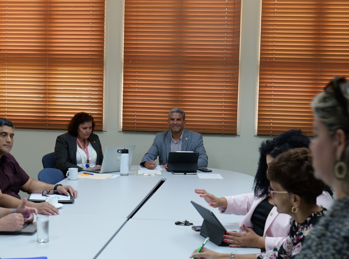 Comision di Transporte Publico a reuni cu Director di Arubus y su profesionalnan