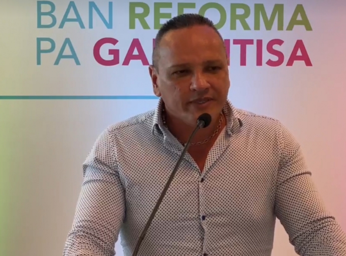 Na 2022  a constata cu 17% di e aseguradonan di AZV tin 65 aña of mas