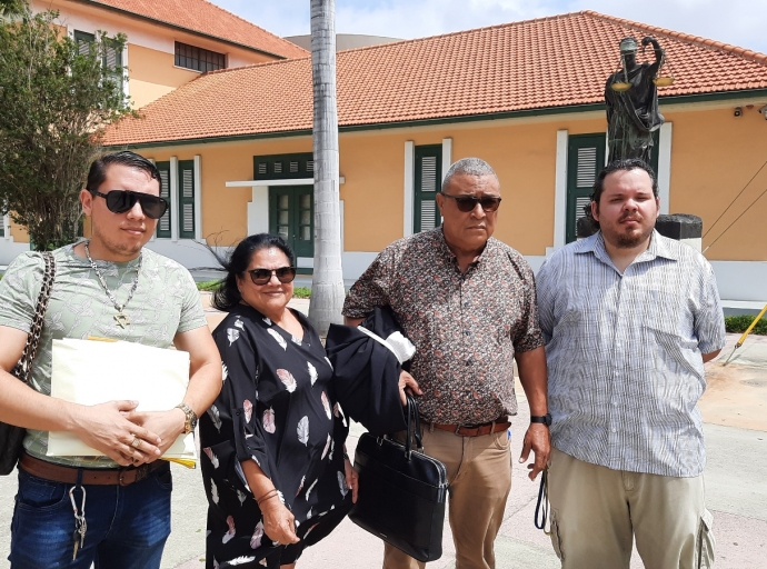 Herederonan di Haim Hochman saca di Corte ora curator a purba di declara bancarota di 2 compania di St. Kitts & Nevis