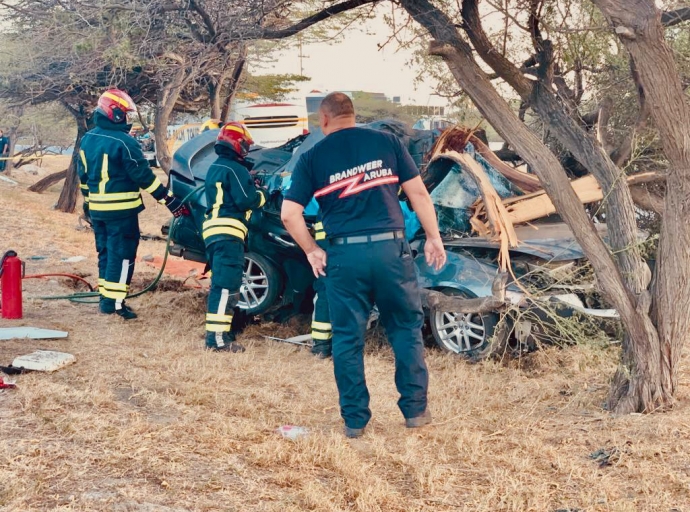 Accident grave riba Avenida Nelson O. Oduber a cobra bida di un dama