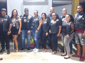 Bikers Club Gonz cu tres miembro nobo