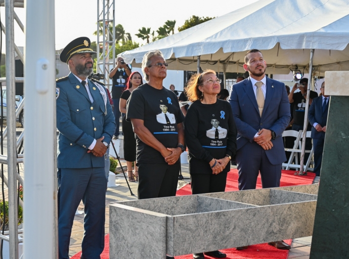 Minister Rocco Tjon satisfecho pa mira Plaza Tino Ruiz a bira un realidad