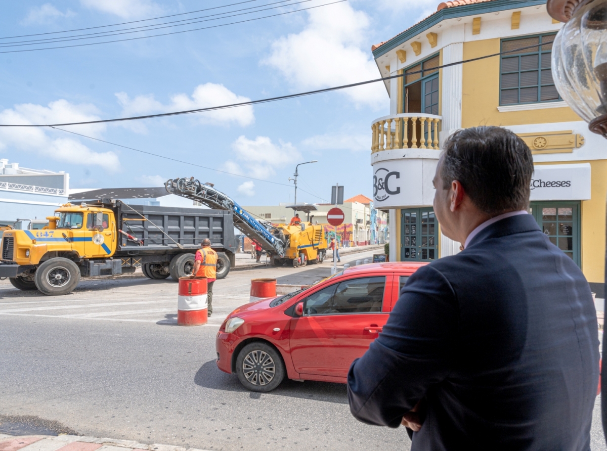 Proyecto di revitalisacion di fase uno pa Oranjestad a topa cu algun trabou di infrastructura extra