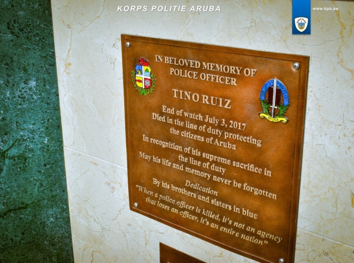 Plaza Tino Ruiz ta legacia di un polis hoben ehemplar