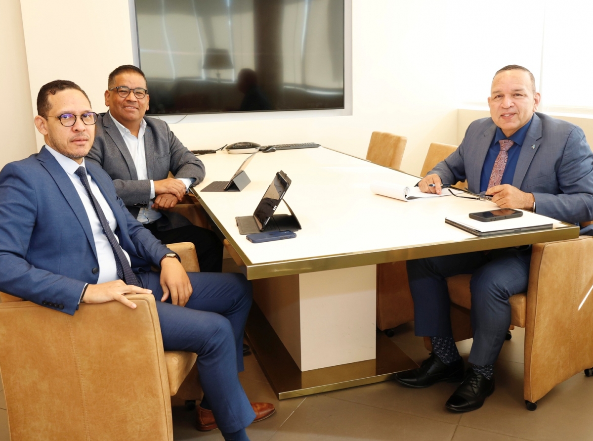 Minister Endy Croes a reuni cu Presidente di Colegio di Curatornan di Universidad di Aruba y Vice-Presidente