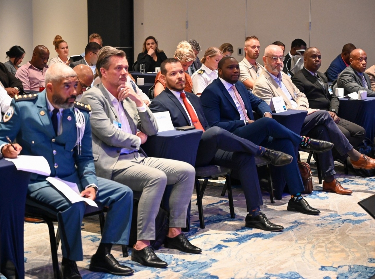 Ministro Rocco Tjon a atende simposio tocante ‘Human Factor vs Technology’
