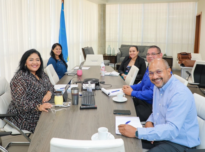 Minister Maduro a reuni cu Monumentenbureau riba diferente proyecto cu ta den ehecucion