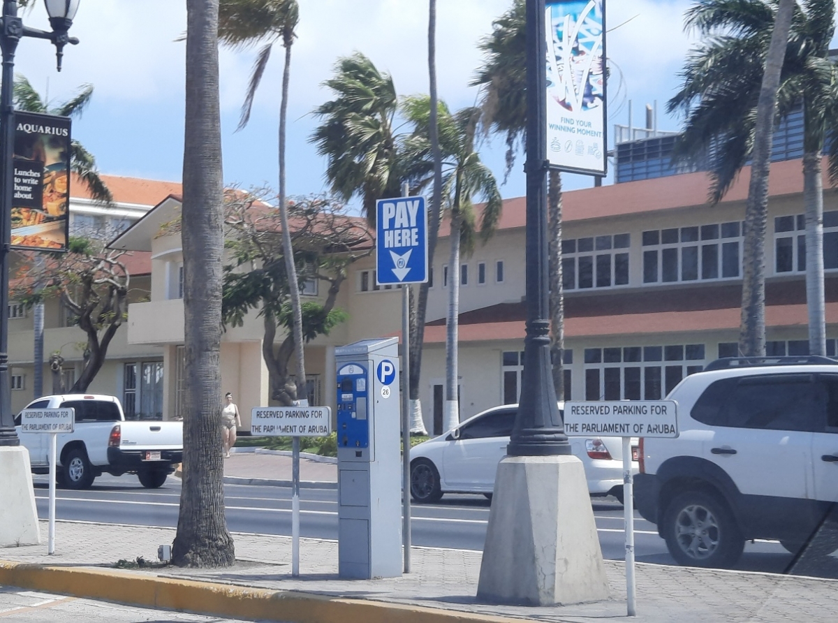 Aruparking tey pa trece regulacion den parkeer den centro di ciudad    