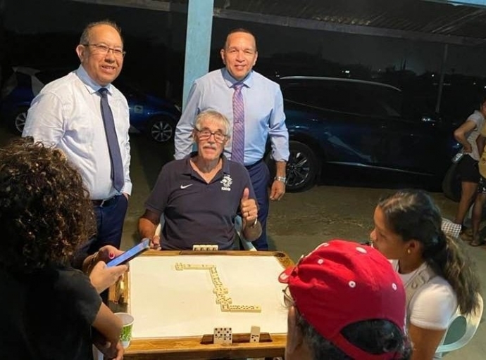 Minister di Deporte a priminti di lo yuda Arusur Veterano haya nan mesun veld