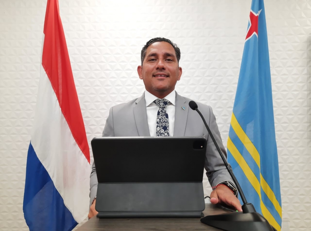 Minister Ursell Arends a elabora tocante su Nota di Maneho pa Adulto Mayor