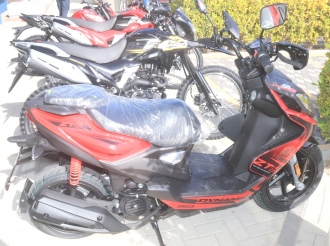 AMC Unicon a lanza linea nobo di motorcycle AKT pa Aruba