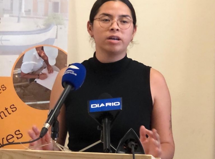 Naomi Wever ta entusiasma cu e proyecto “Field School” den e sitio di Bringamosa
