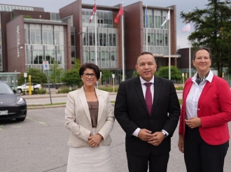 A ofrece intercambio cu Universidad di Aruba riba diferente tereno y a dialoga di e posibilidadnan pa studiantenan di Aruba