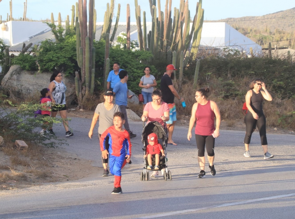 Na Paradera a tene un fabuloso Paseo di Superheroes