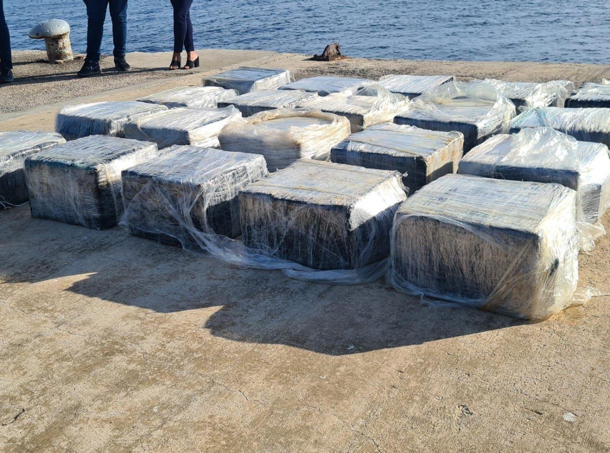 Wardacosta y barco Groningen a logra intercepta 600 kilo di cocaina cerca di Bonaire