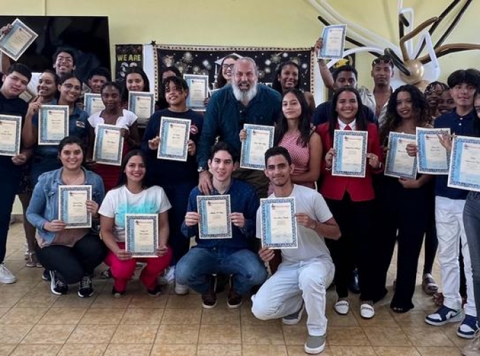 Graduacion di SEDA cu e proyecto 'YAMO young adults moving on'