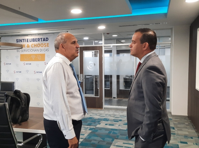 Hopi gradici cu SETAR NV cu a duna un stap asina importante pa ofrece su clientela un programa flexible