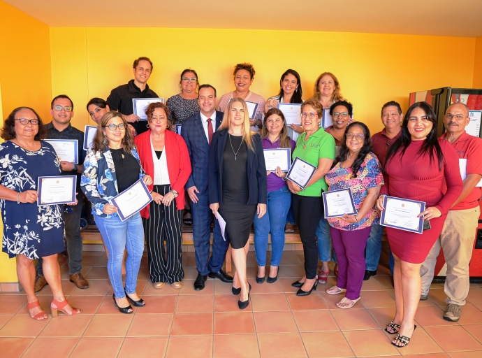 Actividad di 'Team Building' na Departamento di Asuntonan Economico