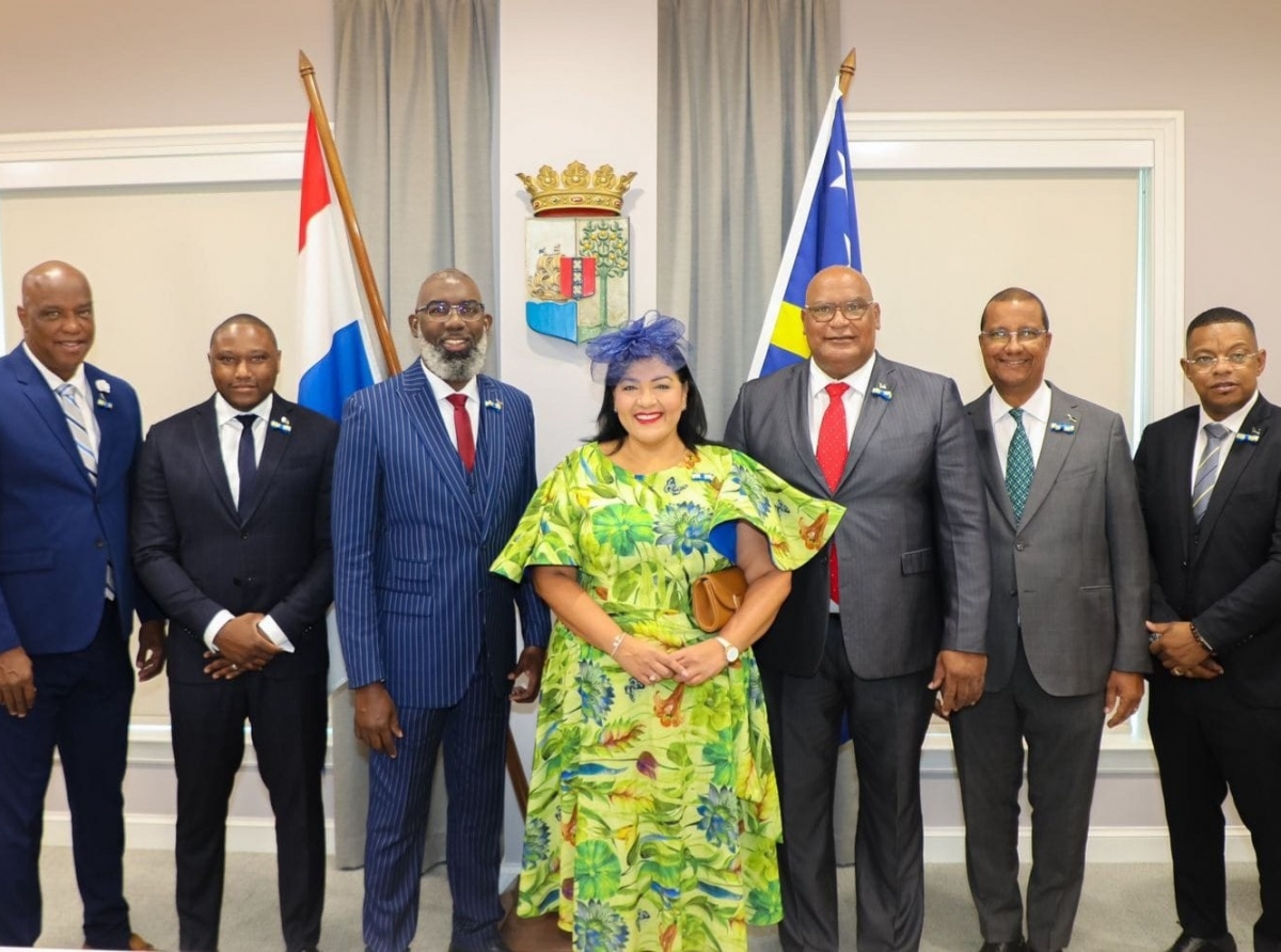 Ministro Maduro a representa Aruba na celebracion Dia di Bandera di Curaçao