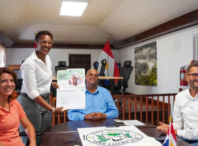 Saba y Bonaire a firma un Agenda Educacional cu Hulanda