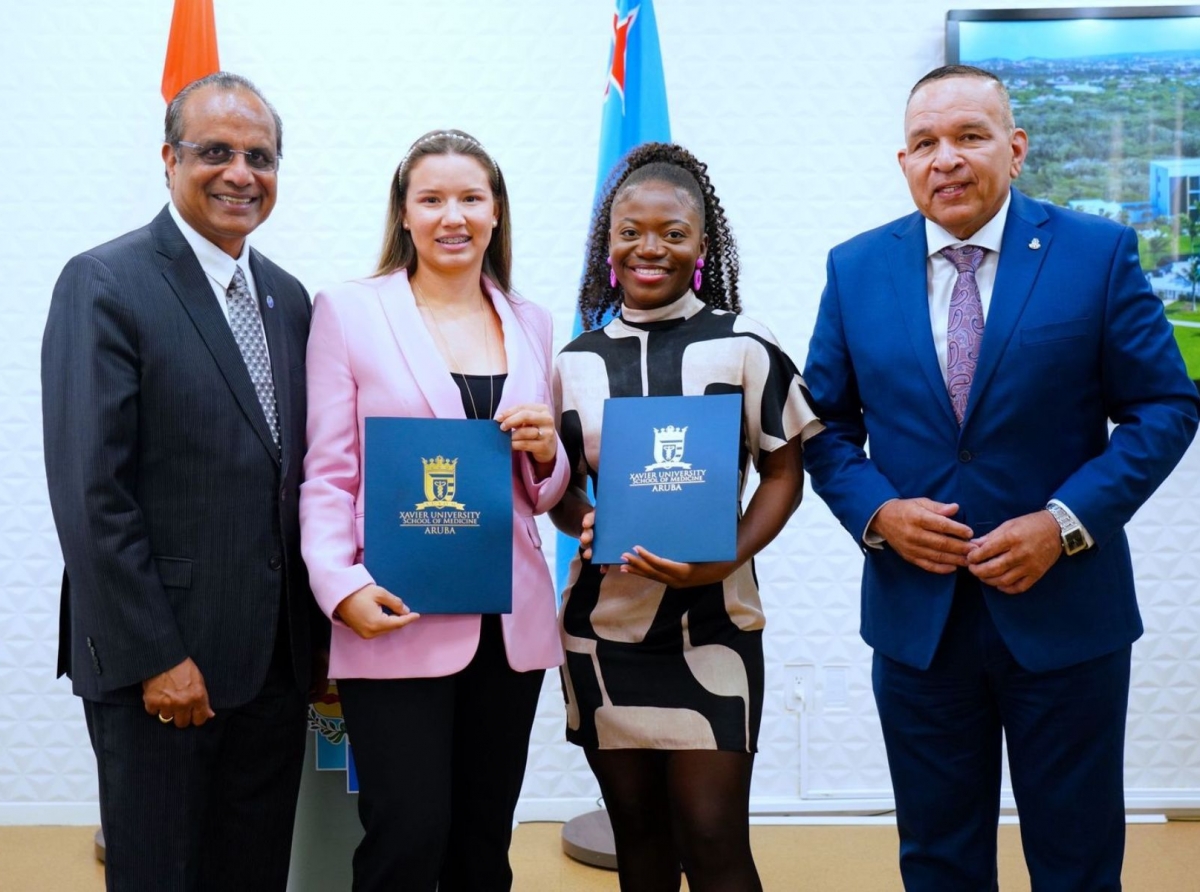 Dos studiante arubiano a haya un beca completo di Xavier University School of Medicine Aruba