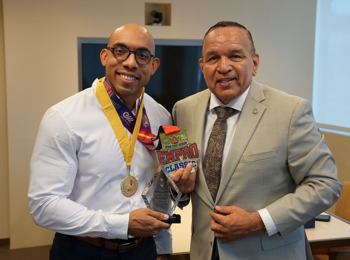 Minister di Deporte cu reconocimento pa atleta Lyndonn Escudero