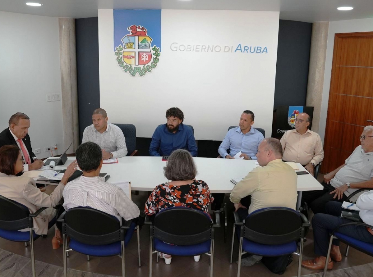 Minister Endy Croes a reuni cu directiva di Stichting Voortgezet Onderwijs Aruba y directiva Centro Deportivo Playa