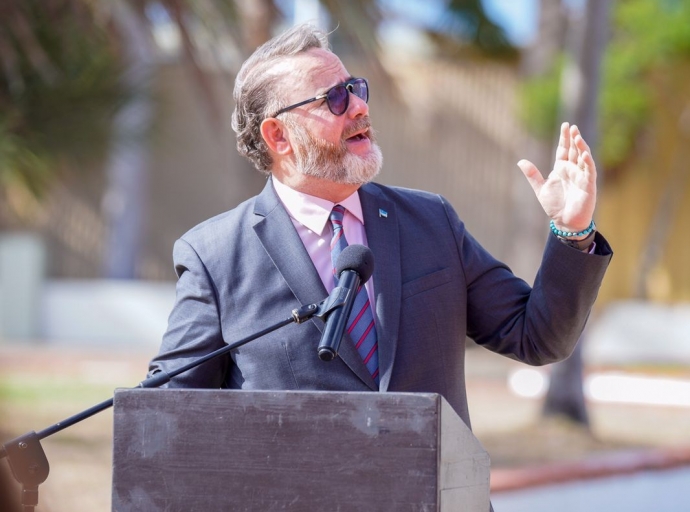 Minister Glenbert Croes ta felicita e comunidad di Colombia riba nan Dia di Independencia