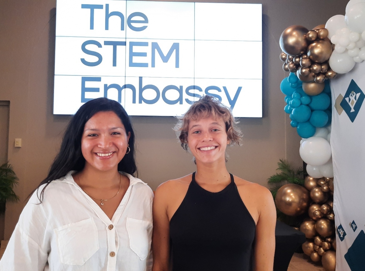 The Embassy STEM ta organisa 'Ki' ta bo STEM Camp' e siman aki na Universidad di Aruba