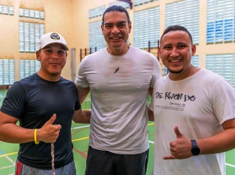 Dr. Guaicaipuro Jimenez a bishita e training di Taekwondo Team Aruba