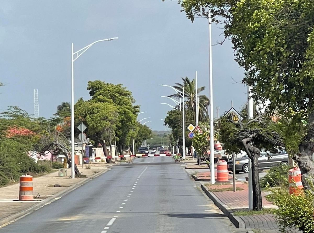 Parlamentario Molina contento cu tin trabaonan andando relaciona cu e luznan na entrada di San Nicolas