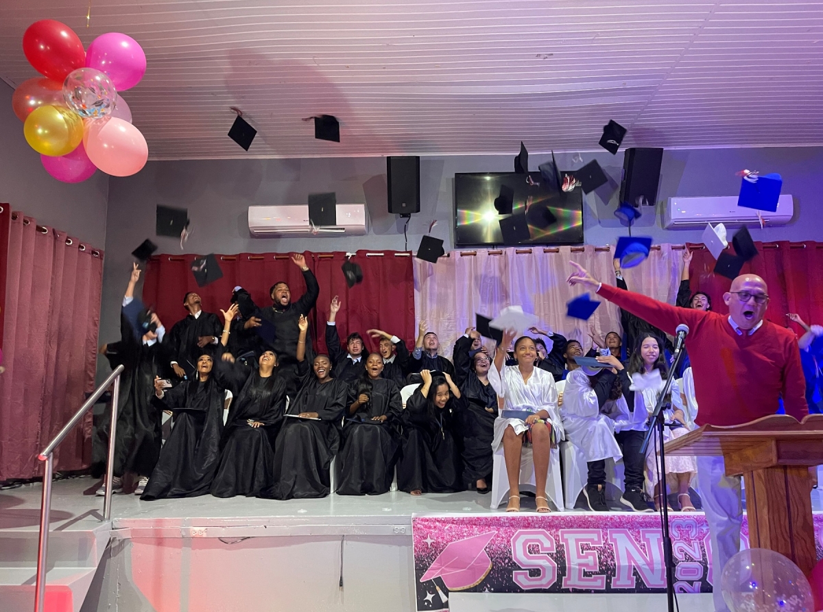 Graduacion di IBERO American High School