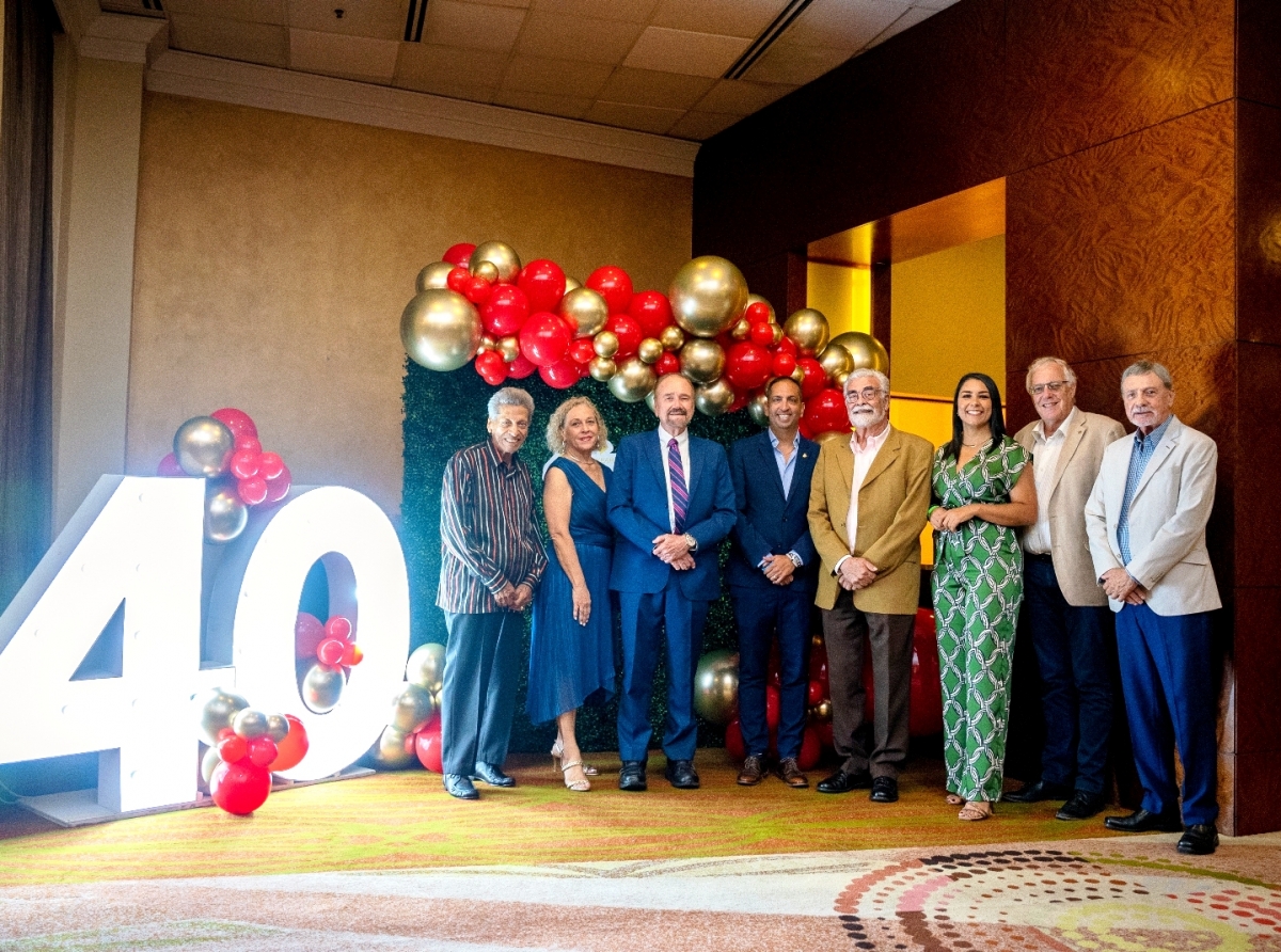 Minister Dangui Oduber ta felicita Playa Linda cu ta celebrando nan di 40 aniversario