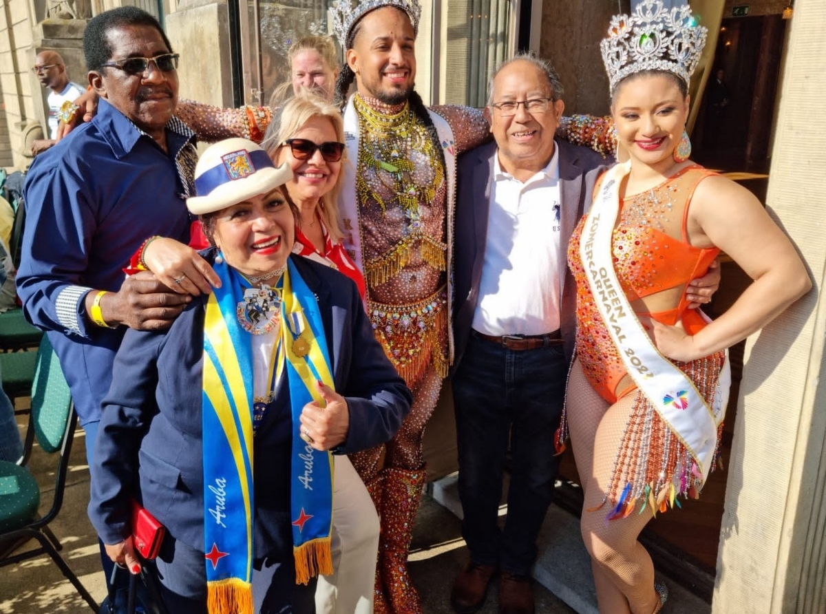 Ministro Plenipotenciario Thijsen invitado special na Zomercarnaval di Rotterdam