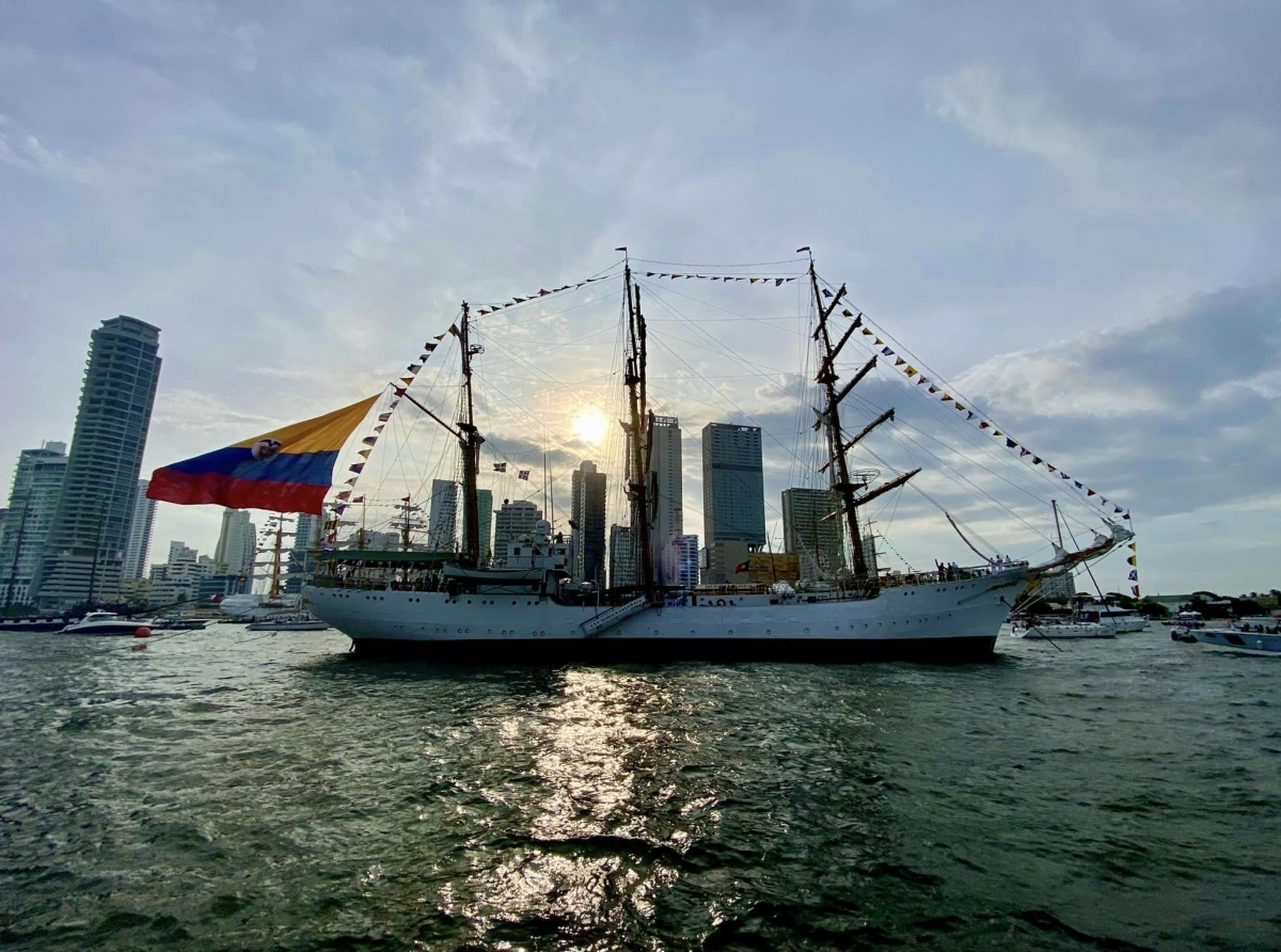 Defensa di Caribe Hulandes tambe a celebra cu Marina Colombiano na Cartagena