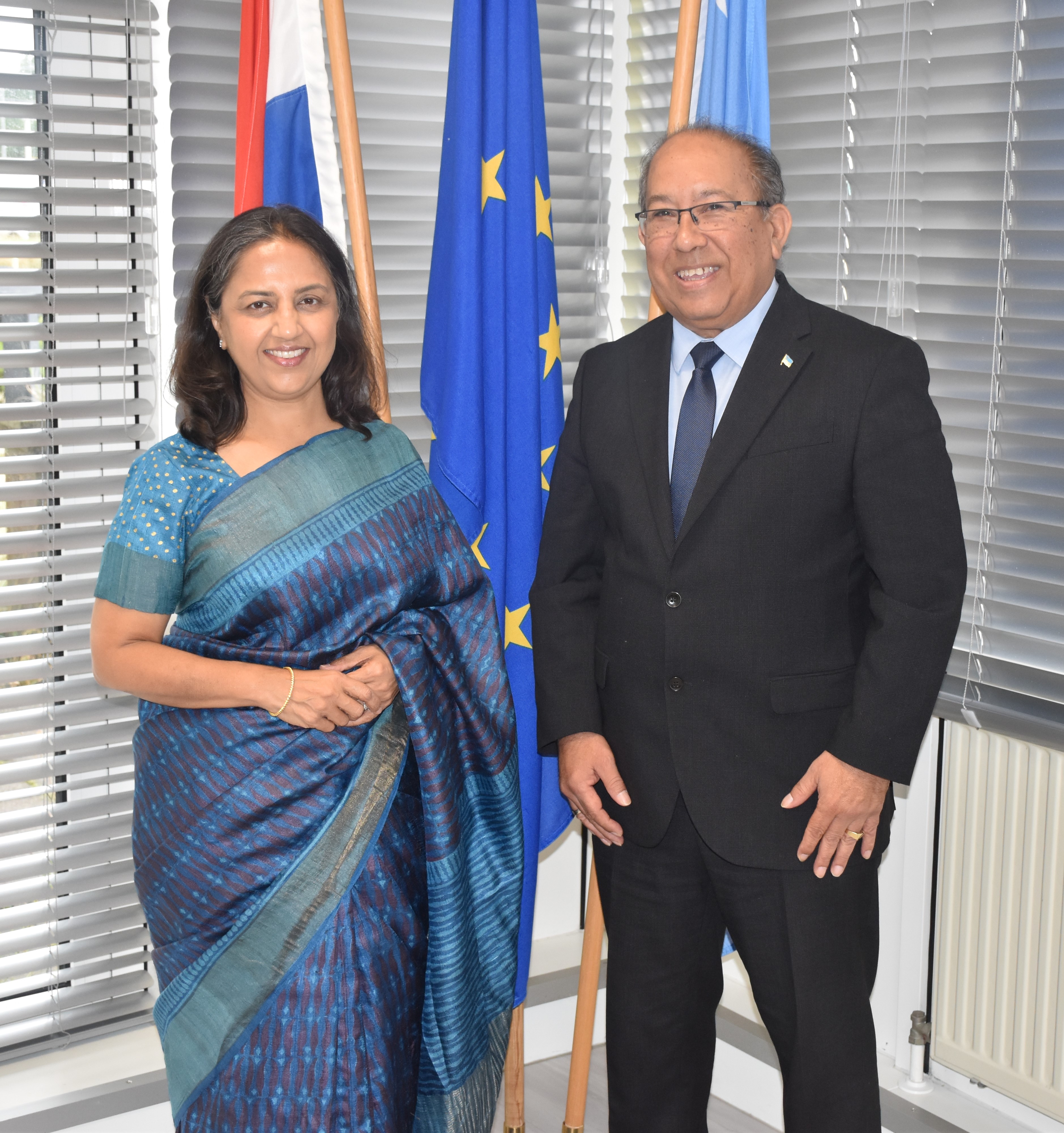 Embahadora di India a bishita Minister Thijsen