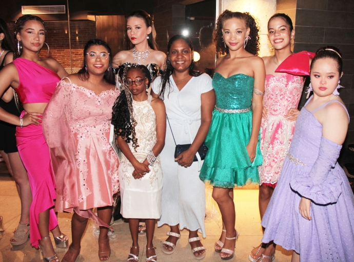 Hobennan modelo arubiano haciendo tremendo trabou na Punta Cana Merengue Fashion Week