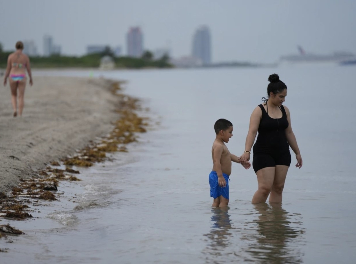 Awa di lama ta asina cayente na Florida cu hendenan ta evita di bay landa den dje