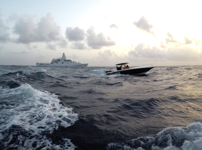 Speedboat cu cantidad grandi di droga confisca Diadomingo marduga