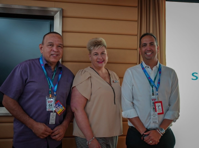 Sesenta studiante di EPI Horeca a haya un recorido den e mega crucero Carnival Celebration