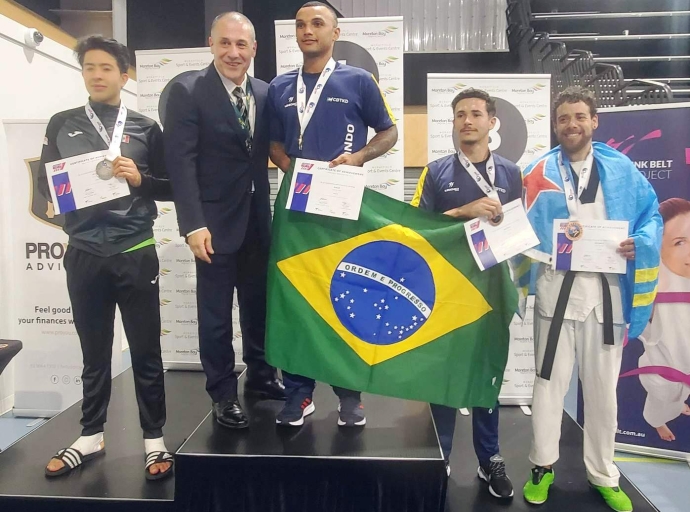 Atleta di Para Taekwondo Elliott Loonstra a gana 3 medaya di brons pa Aruba den 5 competencia na Europa y Oceania