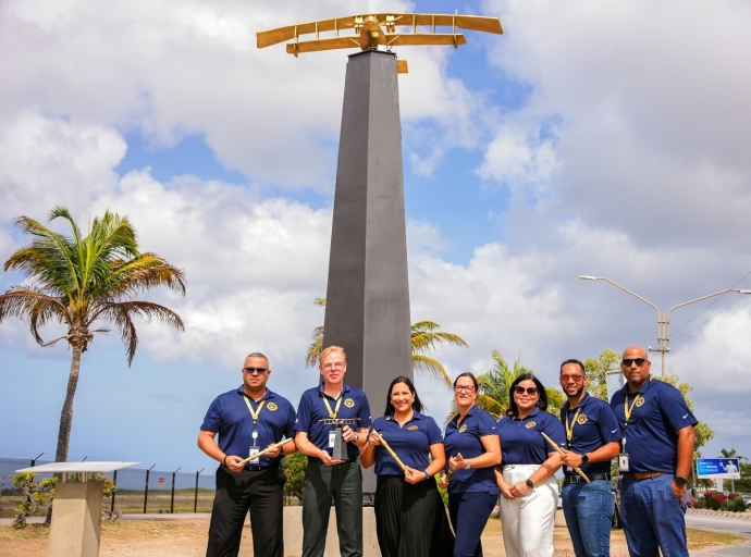 Aeropuerto a haci inauguracion oficial di obra di arte pa conmemora 100 aña di aviacion na Aruba