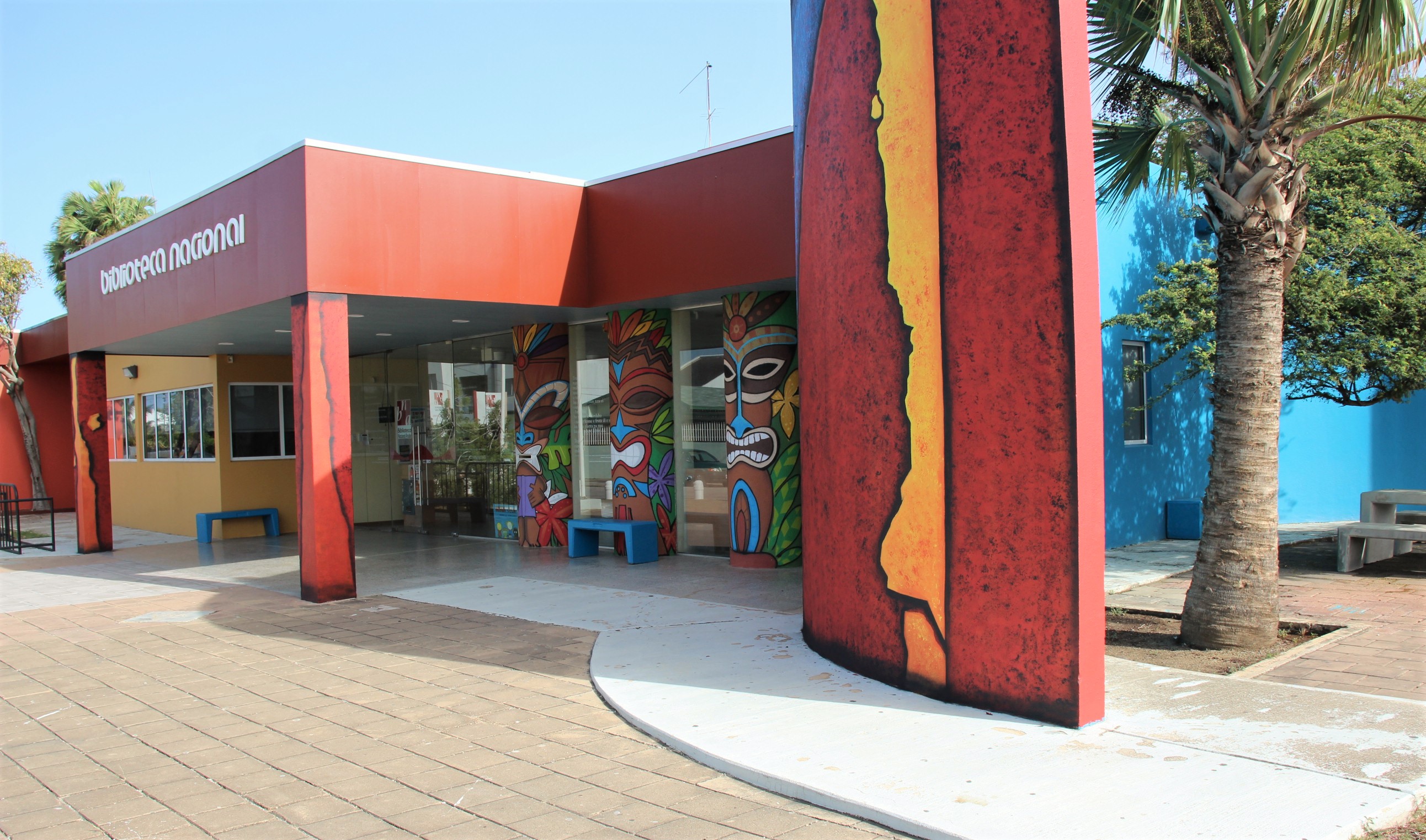 Renobacion edificio biblioteca na Playa casi cla