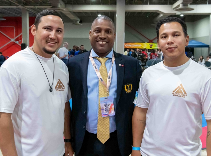 Dos coach di Taekwondo Team Aruba a topa hopi personahe importante den exterior