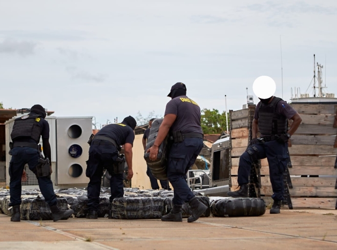 Barco Groningen y Wardacosta a intercepta mas cu 2.500 kilo di droga e siman aki