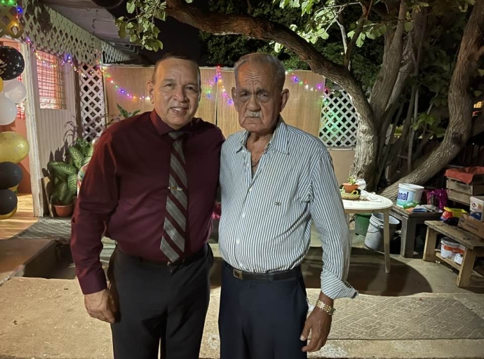 Minister Endy Croes ta felicita Sr. Boei Kock cu a cumpli e bunita edad di 83 aña