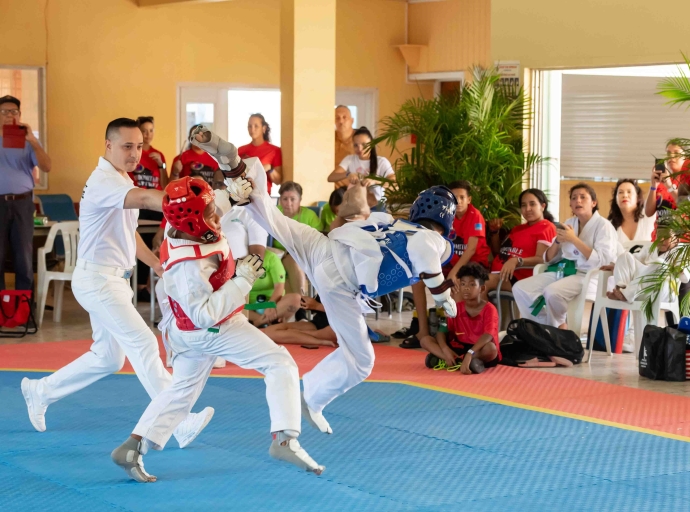 Chaco Taekwondo Academy a sali Best Team den Ultimate Taekwondo Cup