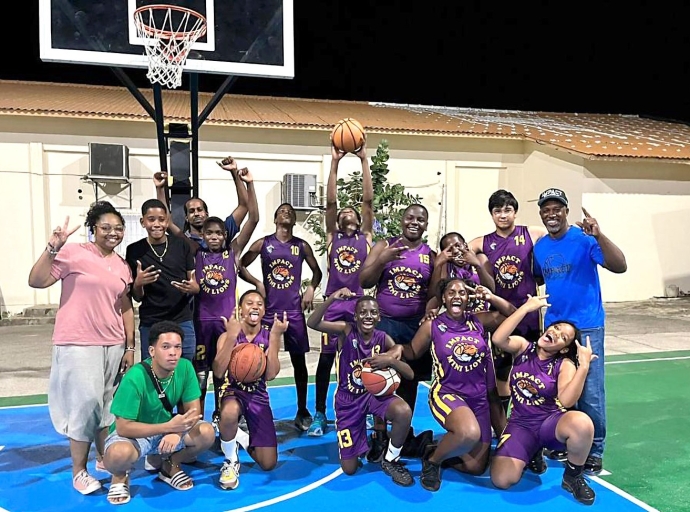 Kiwanis Club of Aruba a contribui cu material deportivo na Impact Basketball Club