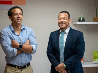 Director General di Federacion Internacional di Famia Planea a bishita Ministro Rocco Tjon