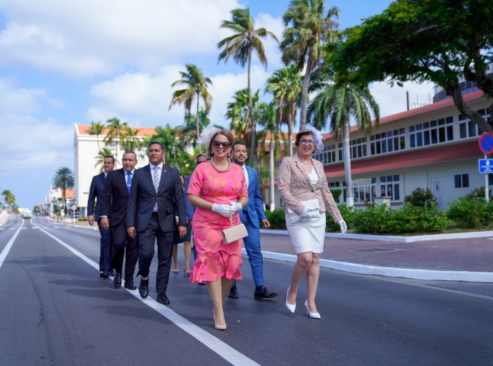 Minister Endy croes ta desea tur parlamentario exito y sabiduria den e Aña Parlamentario nobo